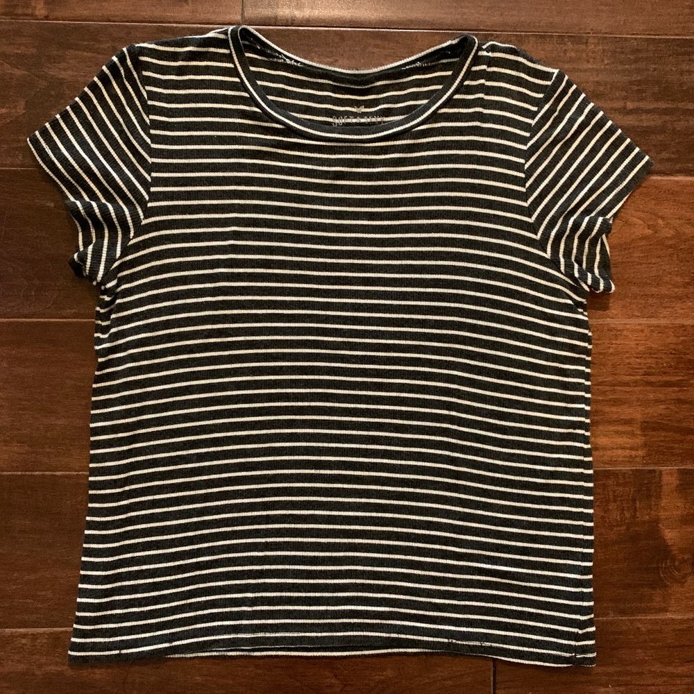 American Eagle Outfitters Women's Soft Black and White Striped Tee Size Large